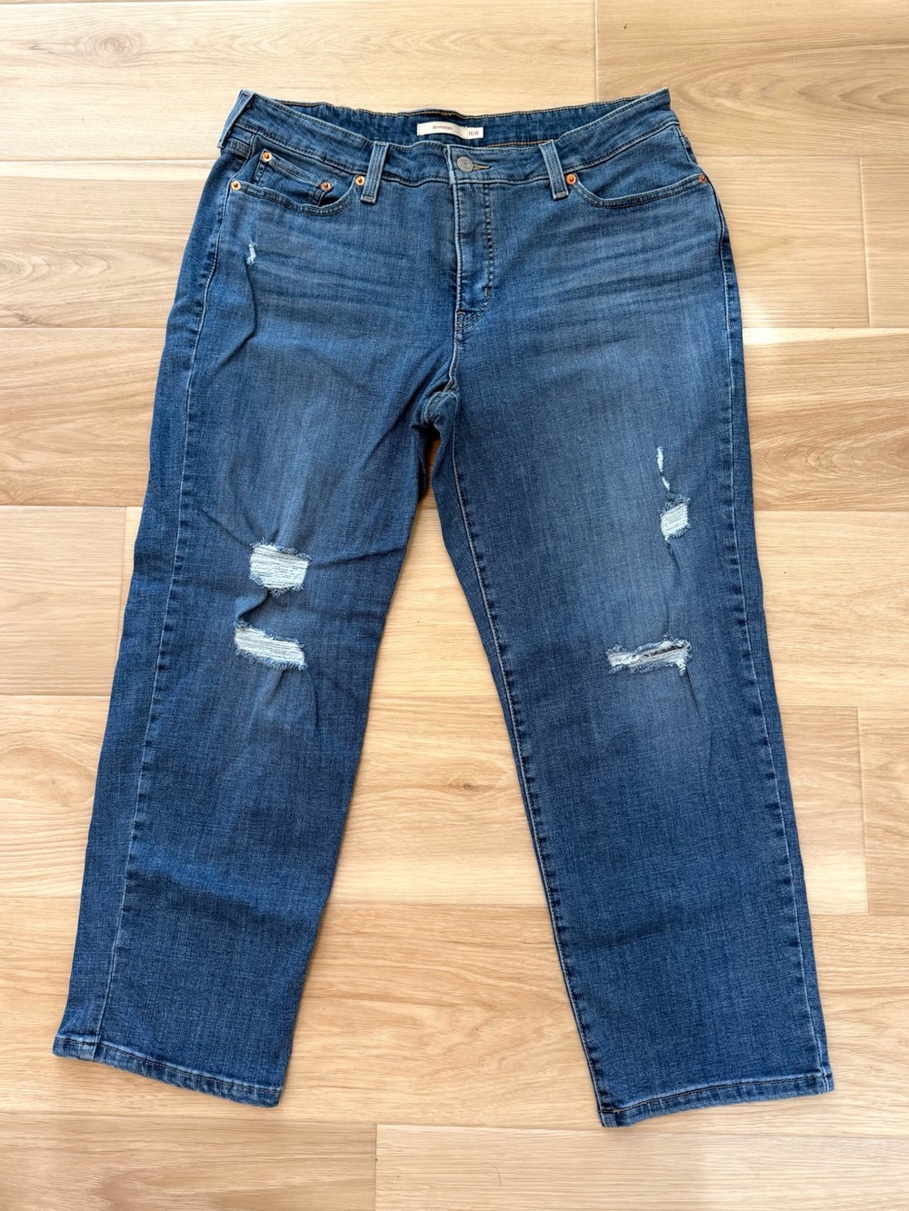 Levi’s 16W Cropped Jeans Womens Mid Rise Straight Leg Blue Denim Classic Red Tab